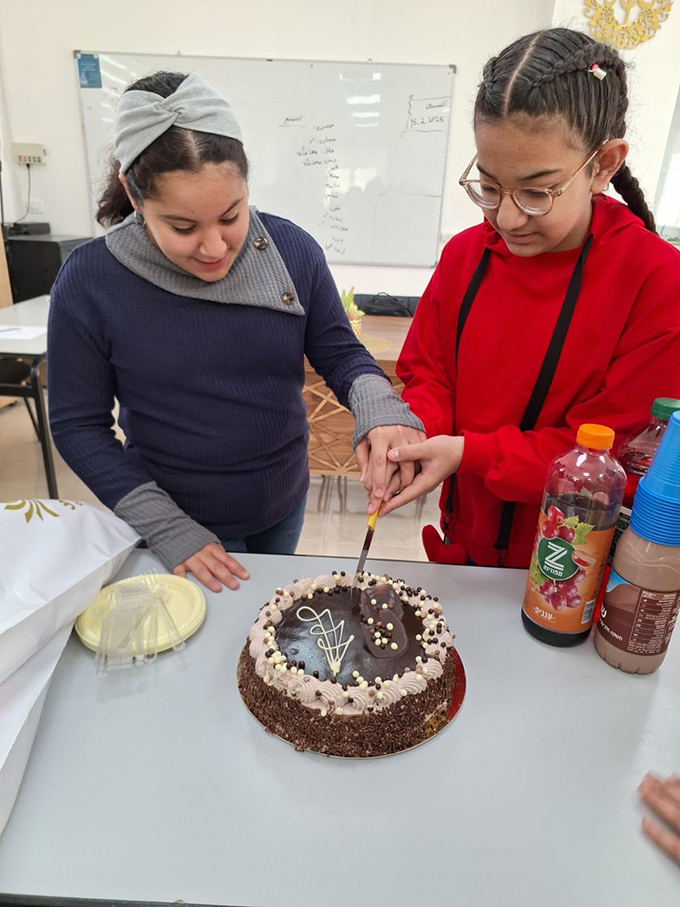 دار القرآن الكريم-جلجولية تكرم الطالبة رند حسام قرمطة والطالبة حلا ماجد ملاح